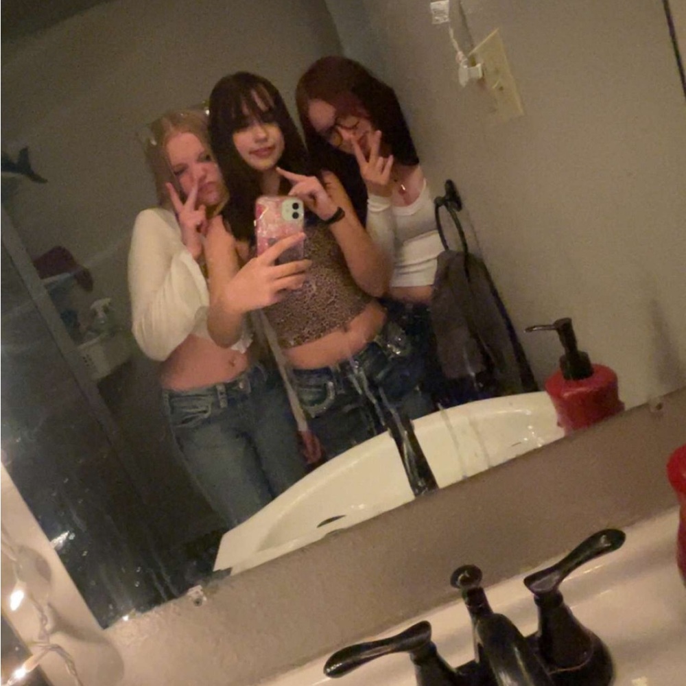 Meet your Posher, Teya